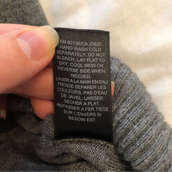 GUESS gray short sleeve mini sweater dress. Size S. - Picture 6 of 9